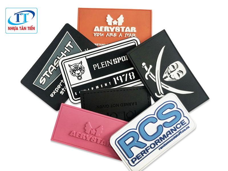 Các sản phẩm logo nhựa đang được phân phối tại Logo Nhựa Tân Tiến