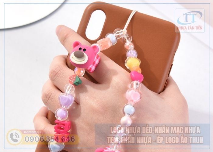 Tại sao nên tự làm móc khoá điện thoại bằng charm