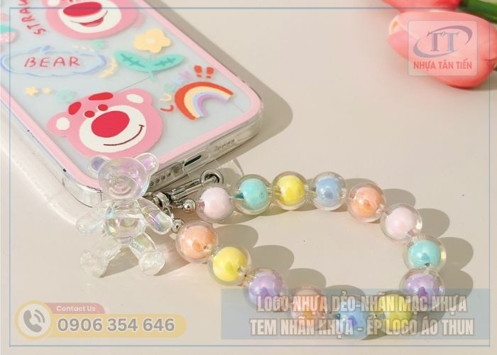Những lưu ý khi làm móc khoá điện thoại bằng charm để bền đẹp