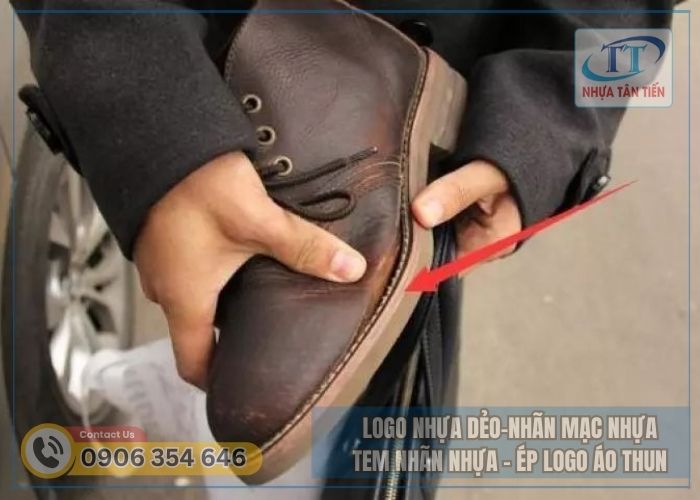 Vai Trò Của Khía Trên Đế Giày Dép